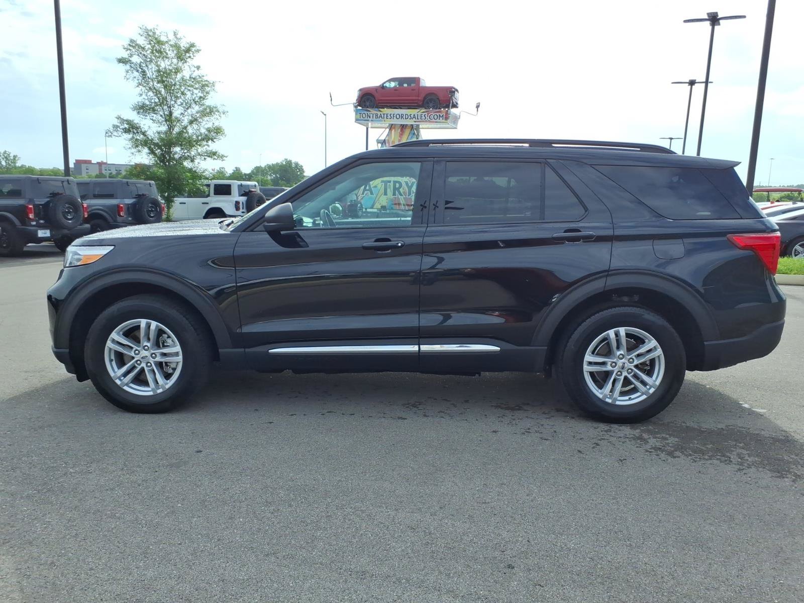 Certified 2023 Ford Explorer XLT AWD/4WD image 6