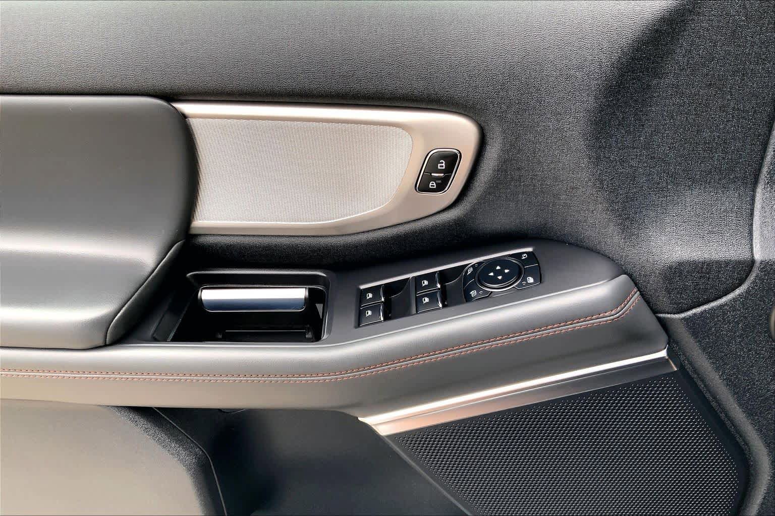 Certified 2025 Ford Expedition Active AWD/4WD image 32