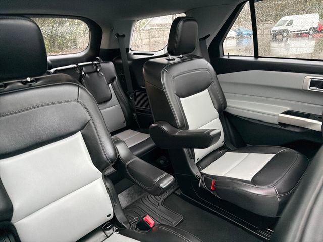 Certified 2022 Ford Explorer XLT w/ Equipment Group 202A AWD/4WD image 18