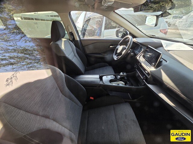 Used 2023 Nissan Rogue SV FWD image 4