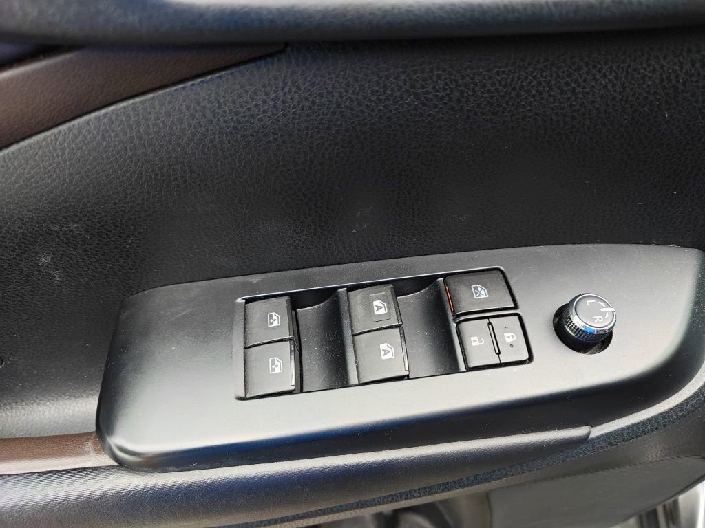 Used 2019 Toyota Highlander XLE FWD image 11