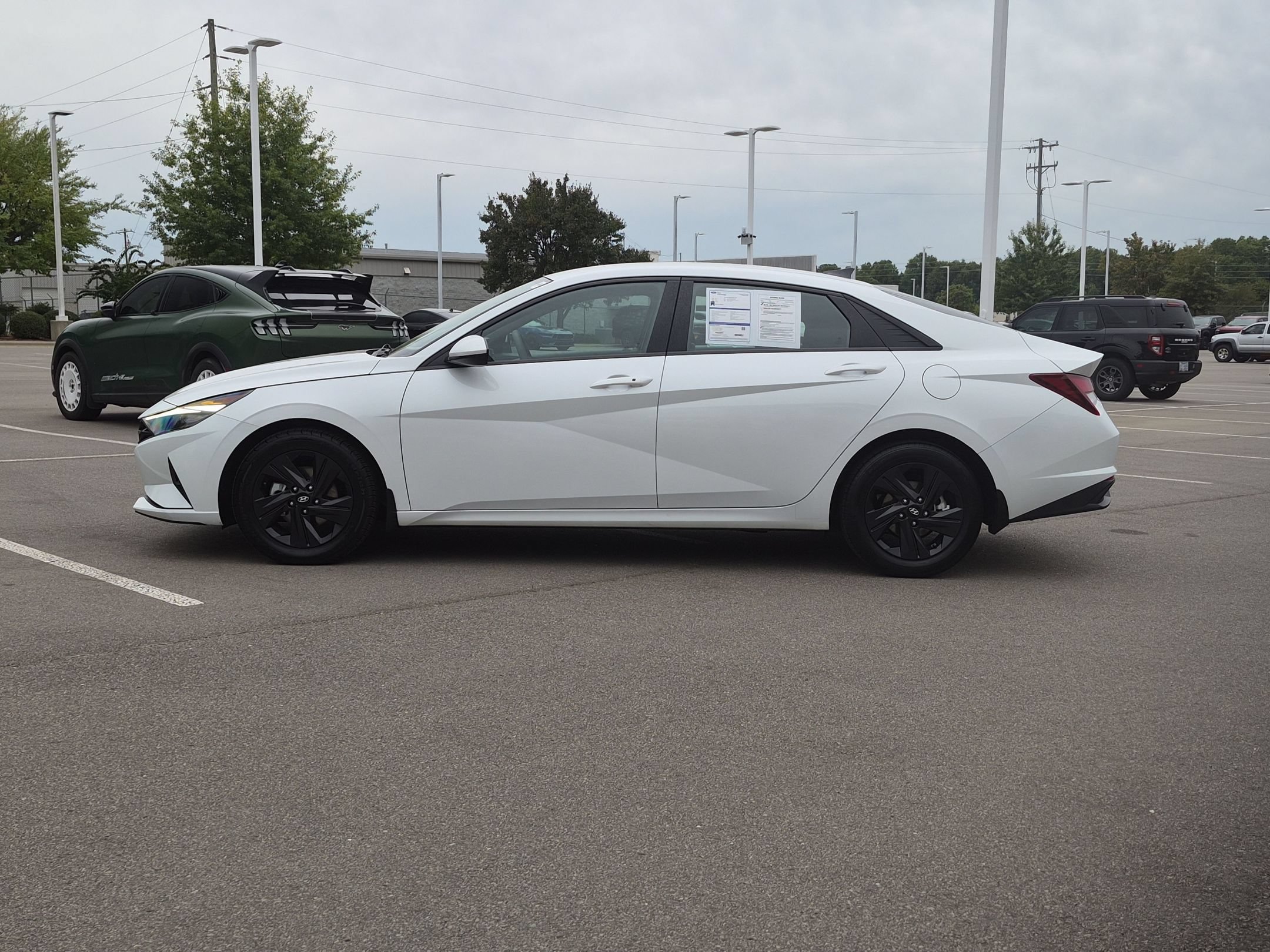 Used 2022 Hyundai Elantra SEL FWD image 7