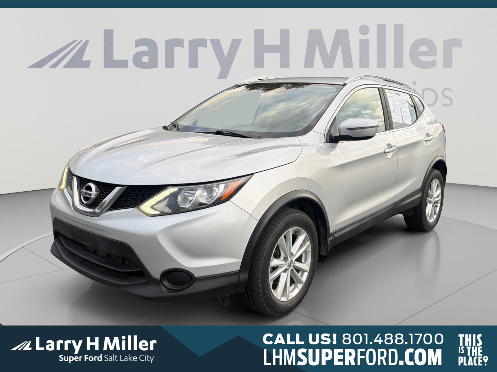 Used 2017 Nissan Rogue Sport SV FWD image 1