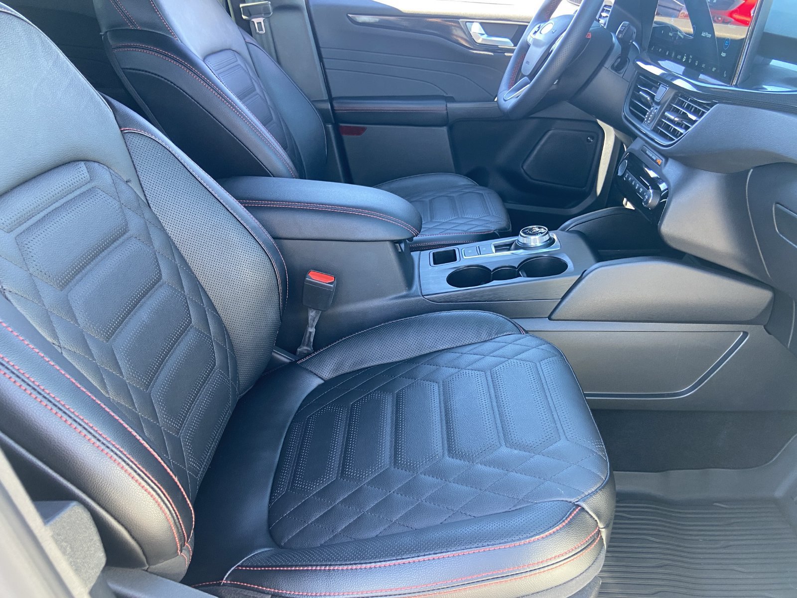 Certified 2024 Ford Escape ST-Line Elite w/ Premium Technology Package AWD/4WD image 13