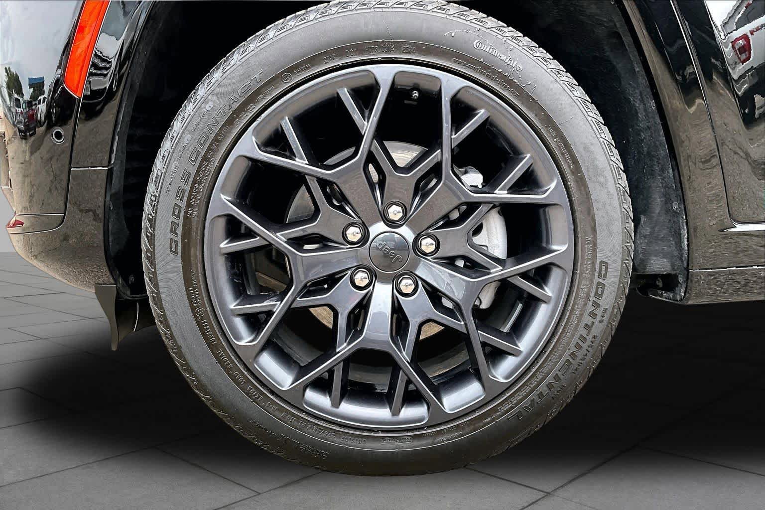 Used 2025 Jeep Grand Cherokee L Summit AWD/4WD image 11