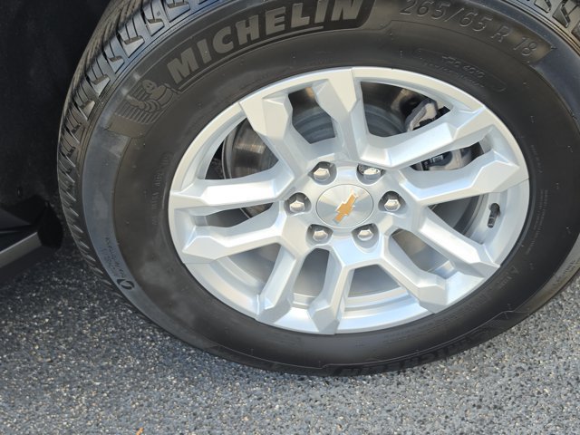 Used 2025 Chevrolet Suburban LS RWD image 9