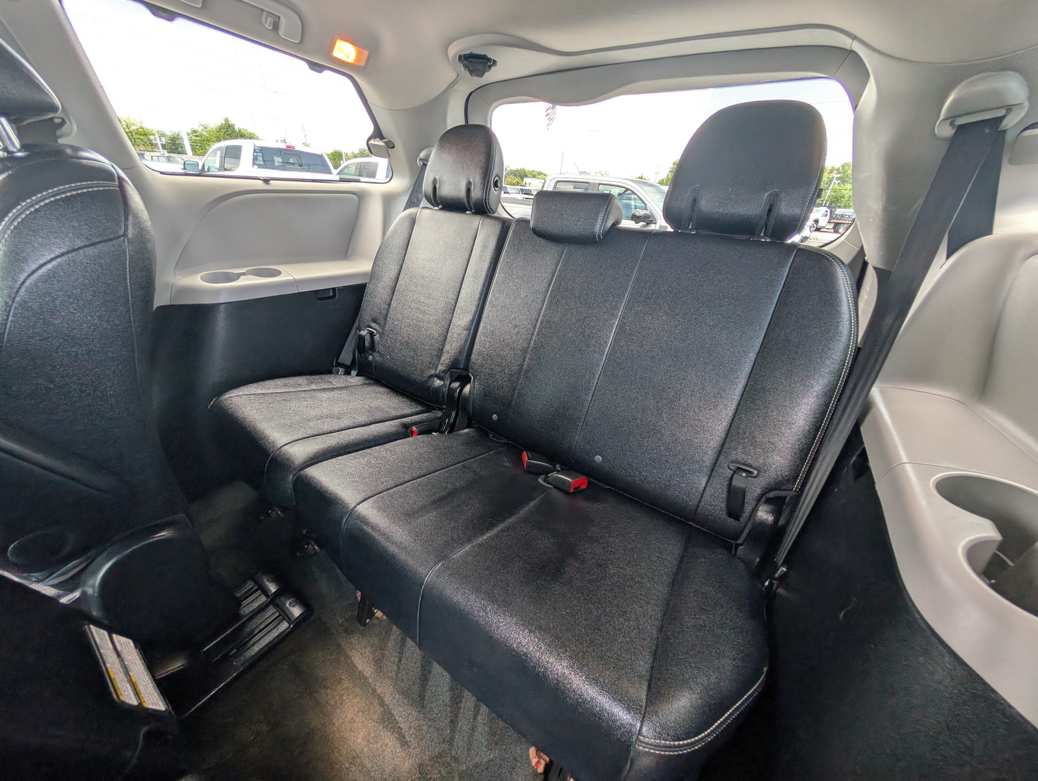 Used 2017 Toyota Sienna SE Premium FWD image 15