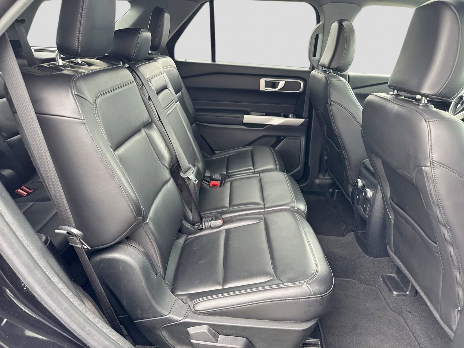 Certified 2021 Ford Explorer XLT w/ Equipment Group 202A AWD/4WD image 24