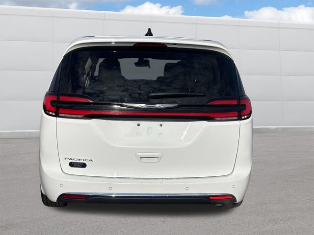 Used 2024 Chrysler Pacifica Touring-L FWD image 4