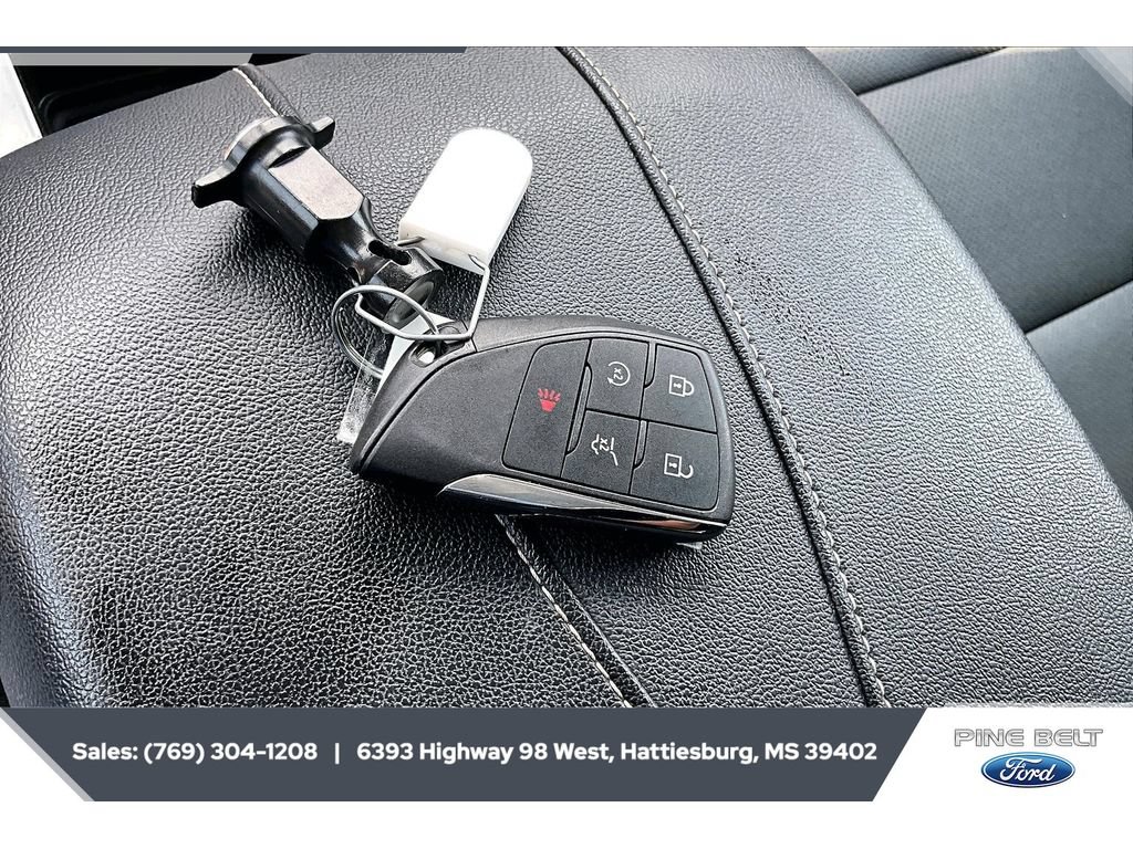 Used 2025 Chevrolet Traverse LT w/ Driver Confidence Package FWD image 9