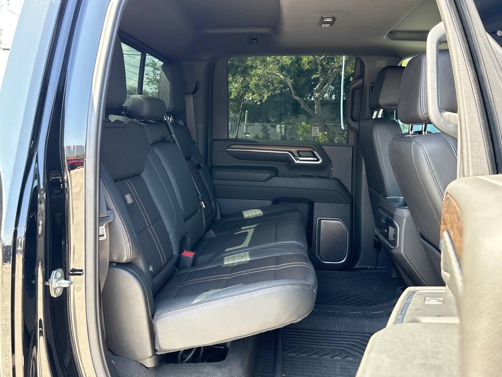 Used 2024 Chevrolet Silverado 2500 High Country w/ Technology Package AWD/4WD image 32