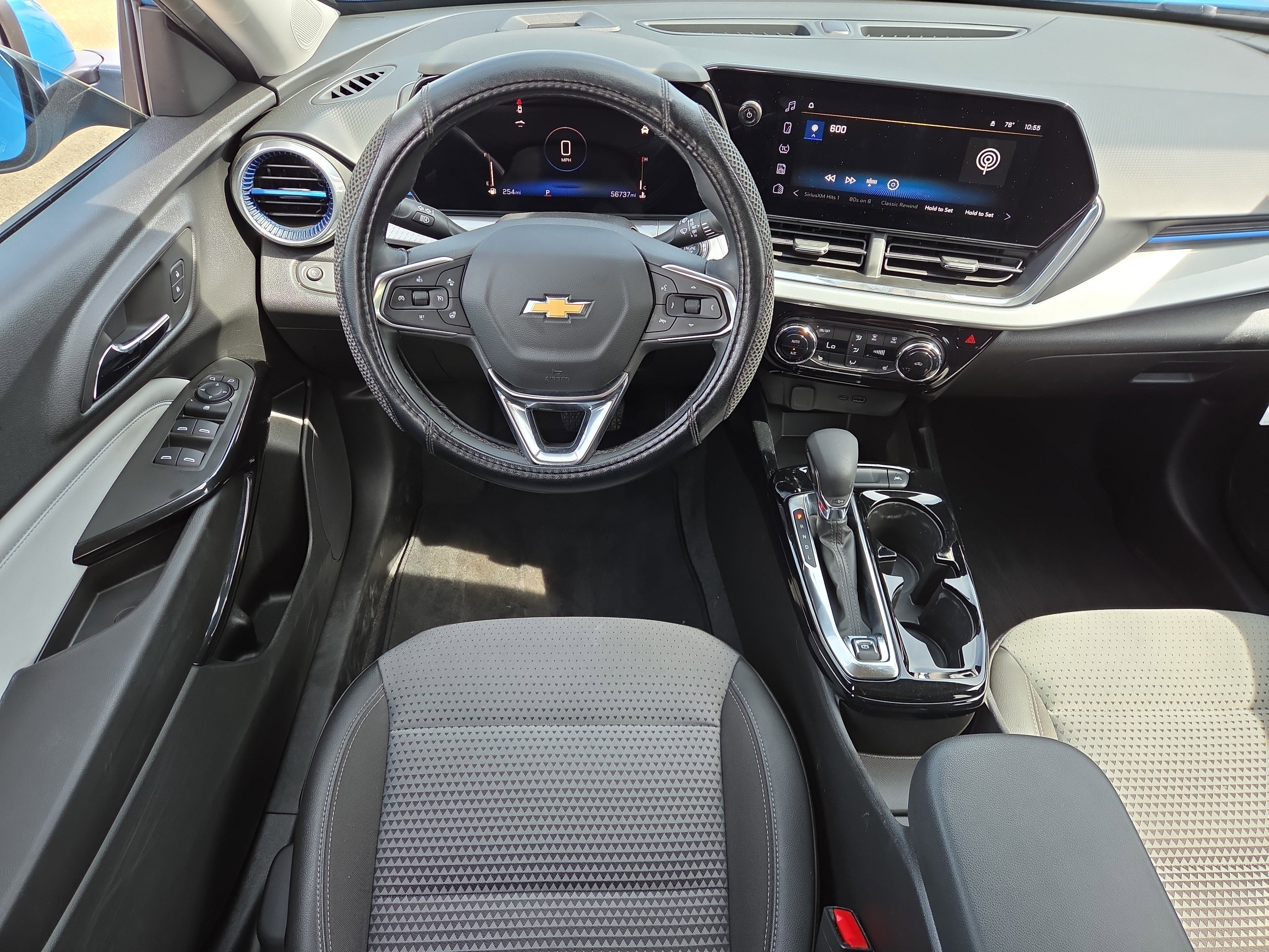 Used 2025 Chevrolet Trax LT w/ Driver Confidence Package FWD image 12