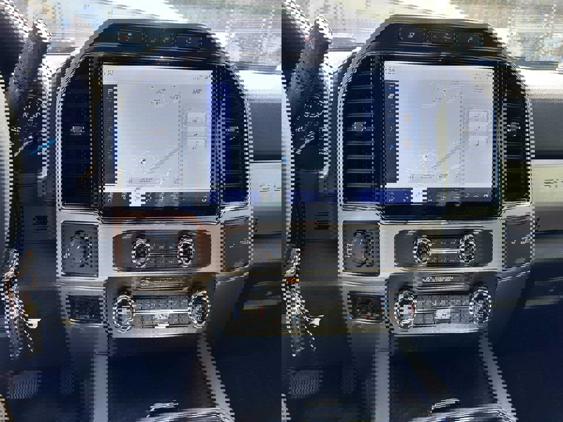 Certified 2022 Ford F350 Lariat w/ Tremor Off-Road Package image 13