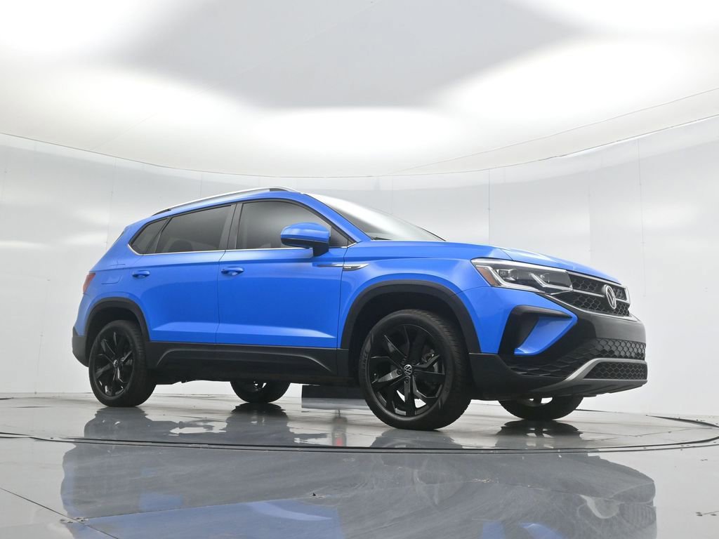 Used 2022 Volkswagen Taos SEL w/ Panoramic Sunroof Package image 2