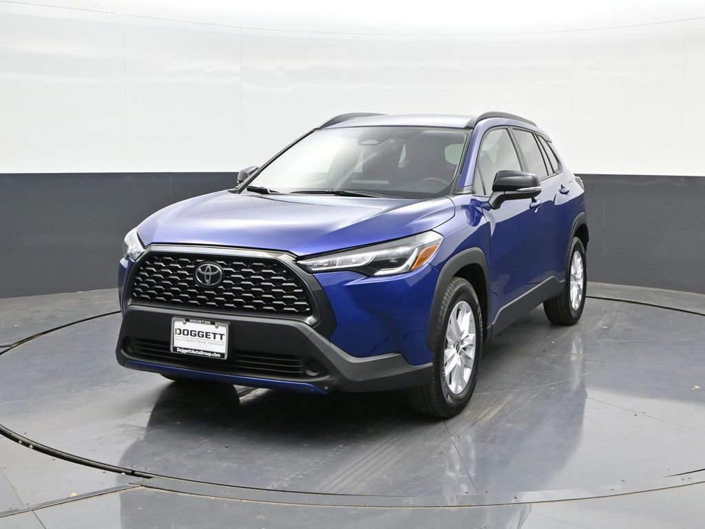 Used 2025 Toyota Corolla Cross LE image 25