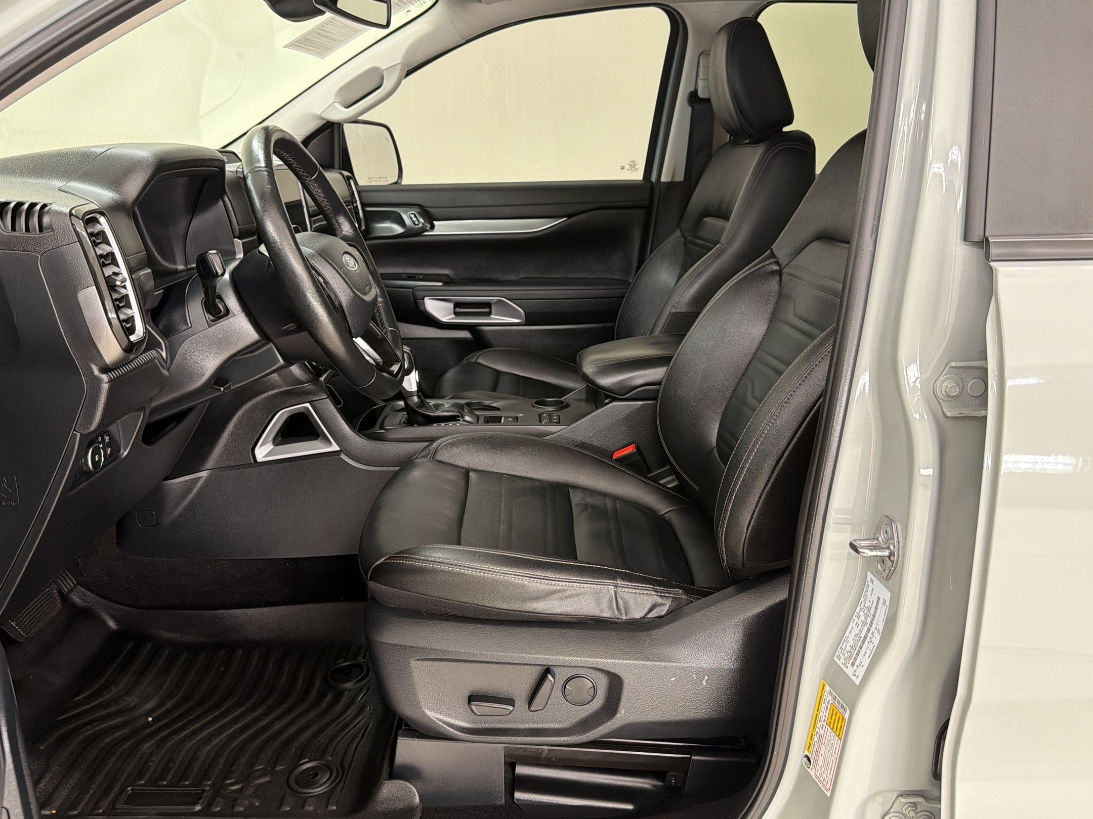 Certified 2024 Ford Ranger Lariat RWD image 5