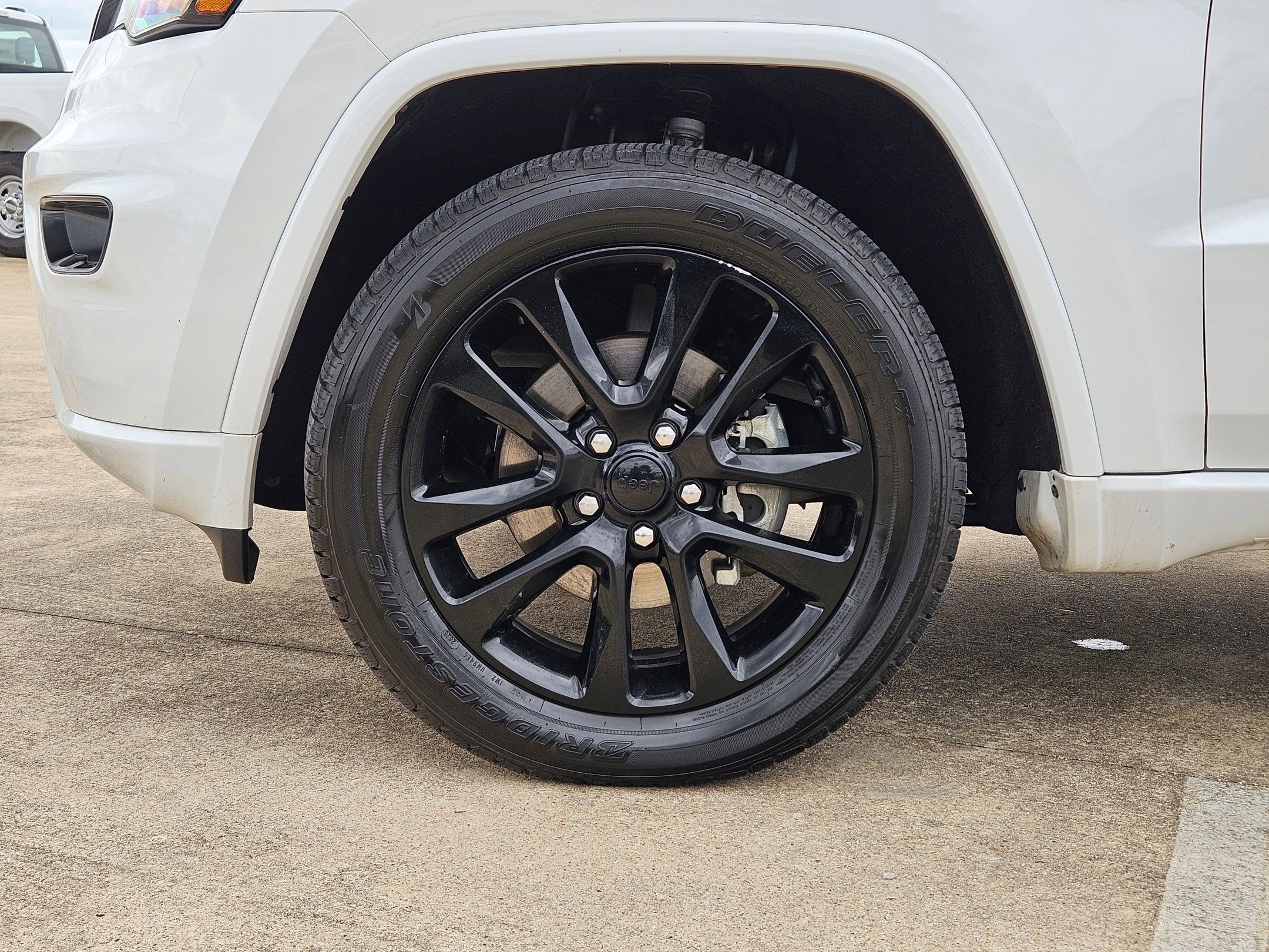 Used 2020 Jeep Grand Cherokee Altitude AWD/4WD image 11