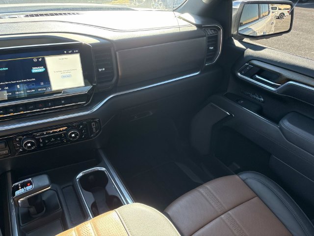 Used 2025 Chevrolet Silverado 1500 High Country AWD/4WD image 16