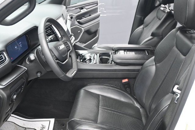 Used 2023 Jeep Wagoneer 4WD w/ Premium Group I image 6