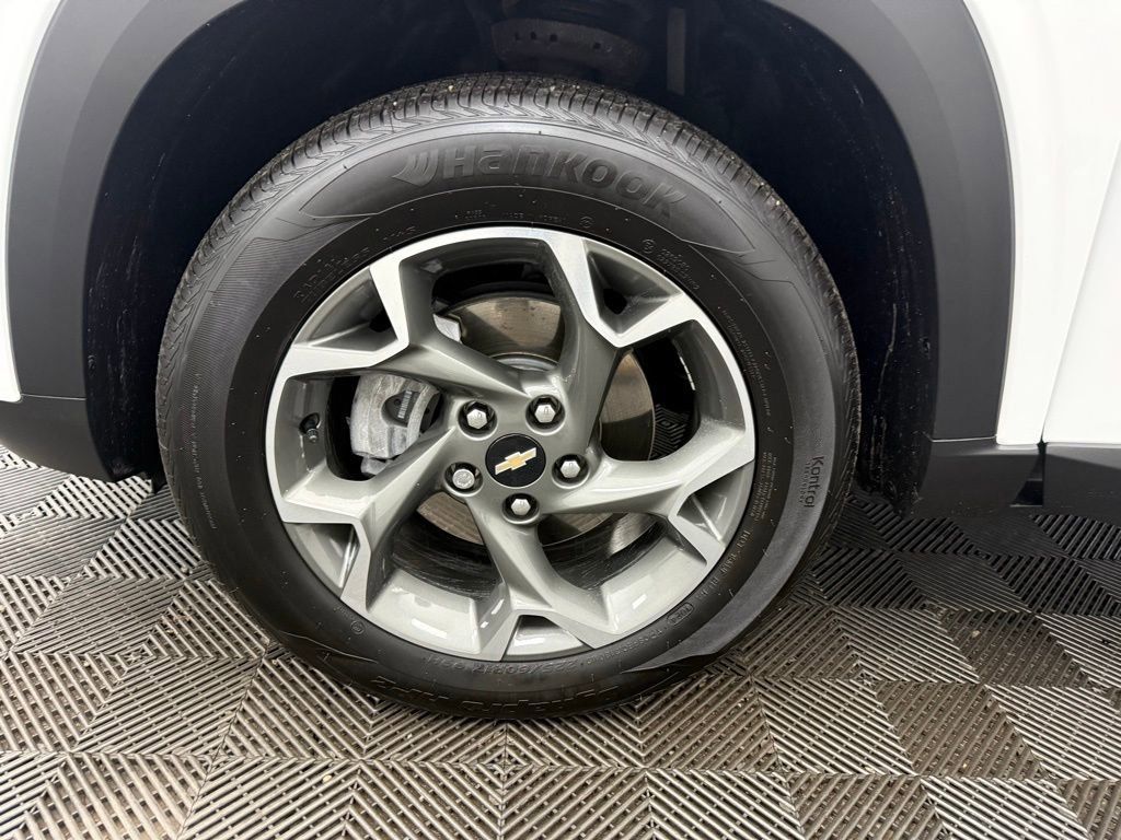 Used 2025 Chevrolet Trax LT w/ Driver Confidence Package image 17