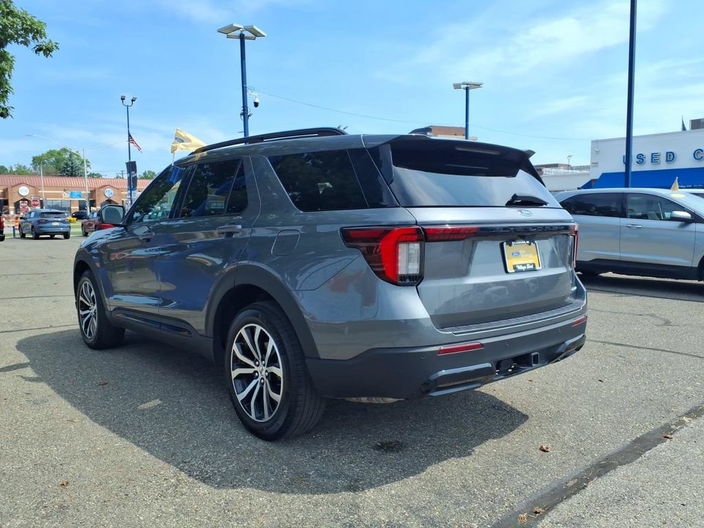 Certified 2025 Ford Explorer ST-Line AWD/4WD image 9