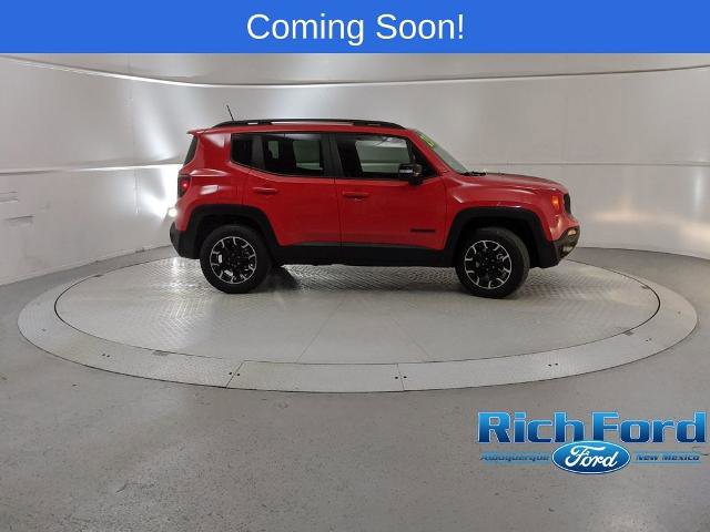 Used 2023 Jeep Renegade Latitude image 2
