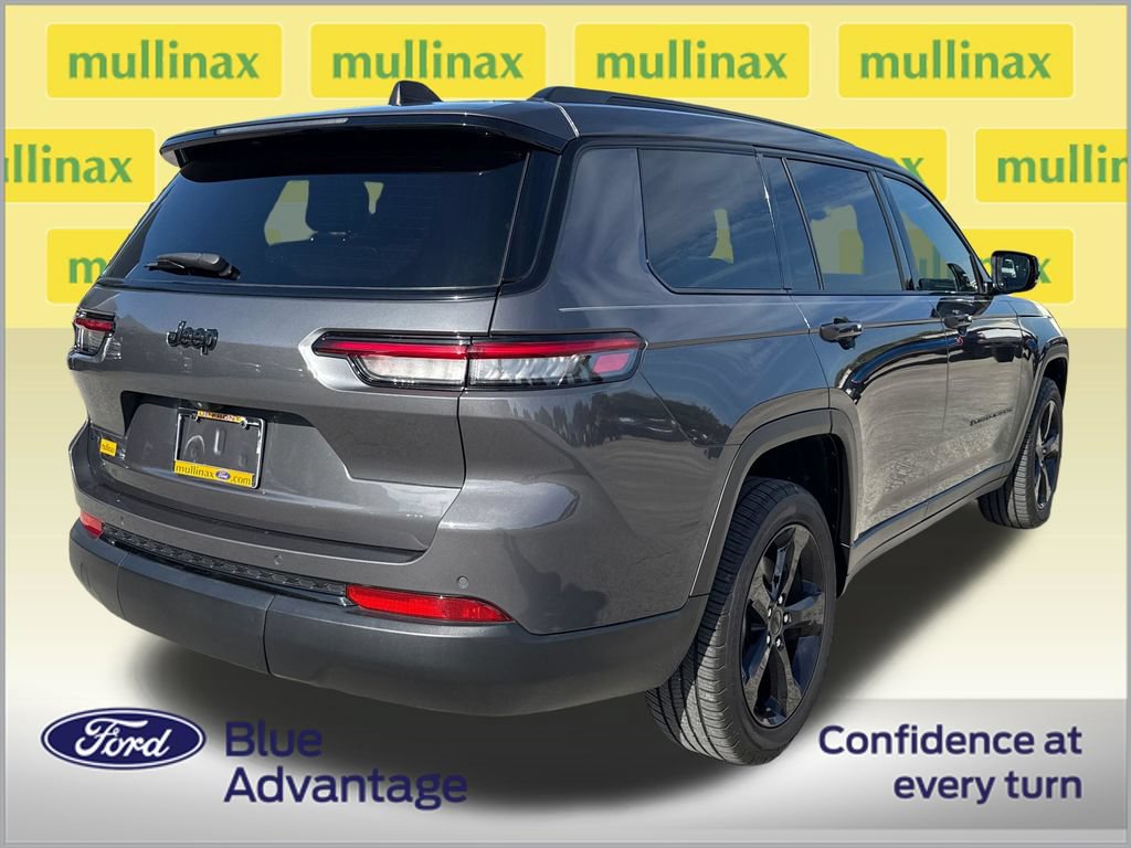 Used 2023 Jeep Grand Cherokee L Laredo RWD image 4