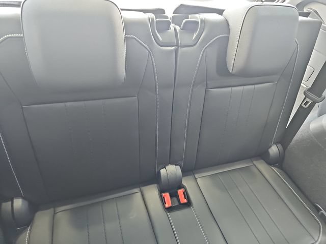 Used 2023 Volkswagen Tiguan SE R-Line FWD image 12