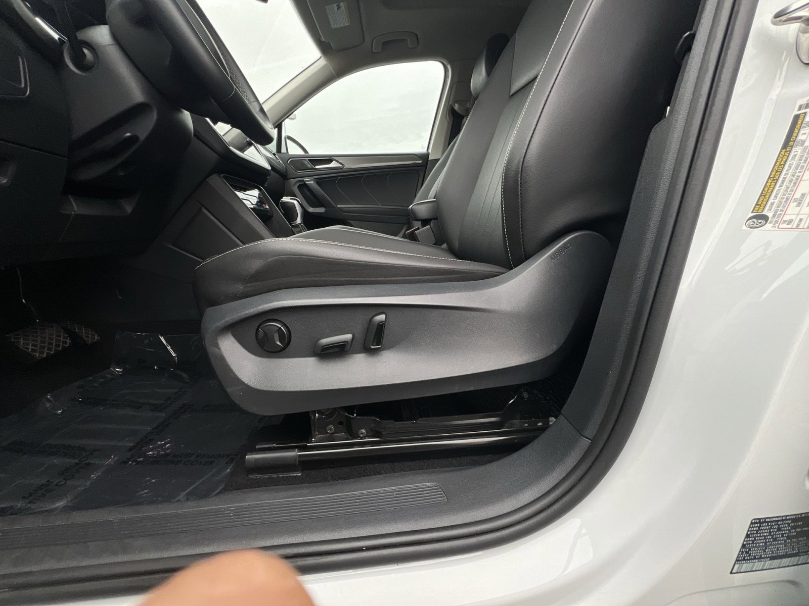 Used 2022 Volkswagen Tiguan SE image 14