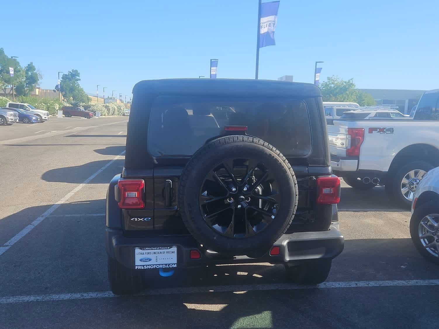 Used 2024 Jeep Wrangler Unlimited Sahara AWD/4WD image 7