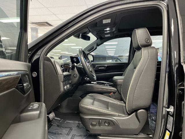 Used 2025 Chevrolet Suburban Premier w/ Sun And Tow Package AWD/4WD image 14