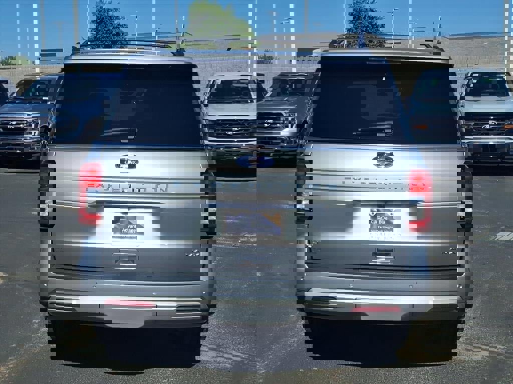Certified 2024 Ford Expedition Max XLT image 4