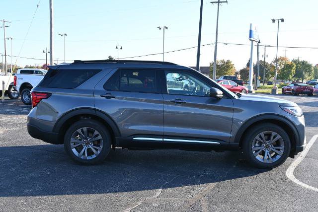 Certified 2025 Ford Explorer Active w/ Active Comfort Package AWD/4WD image 8