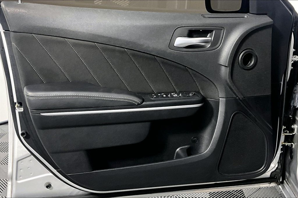 Used 2020 Dodge Charger SXT RWD image 23