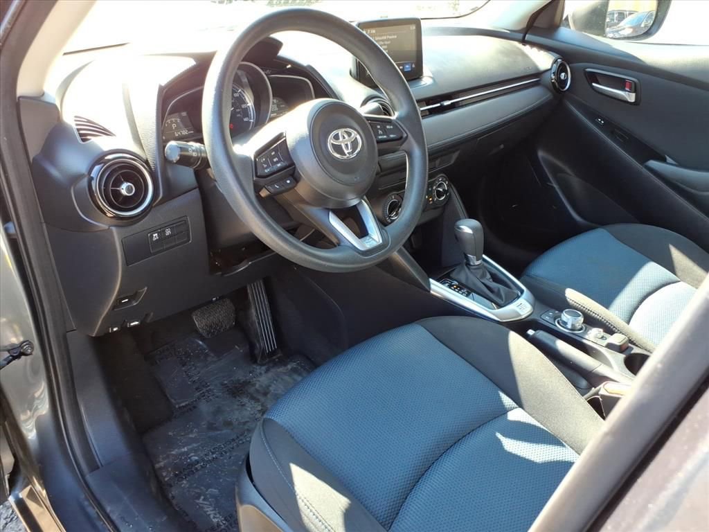 Used 2019 Toyota Yaris LE image 12