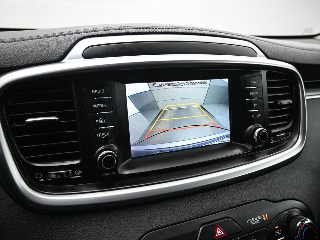 Used 2020 Kia Sorento LX image 41