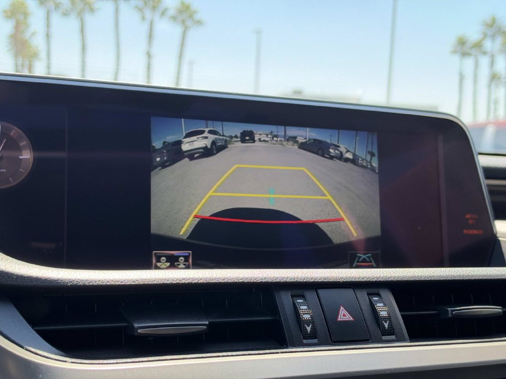 Used 2019 Lexus ES 300h w/ Premium Package FWD image 27