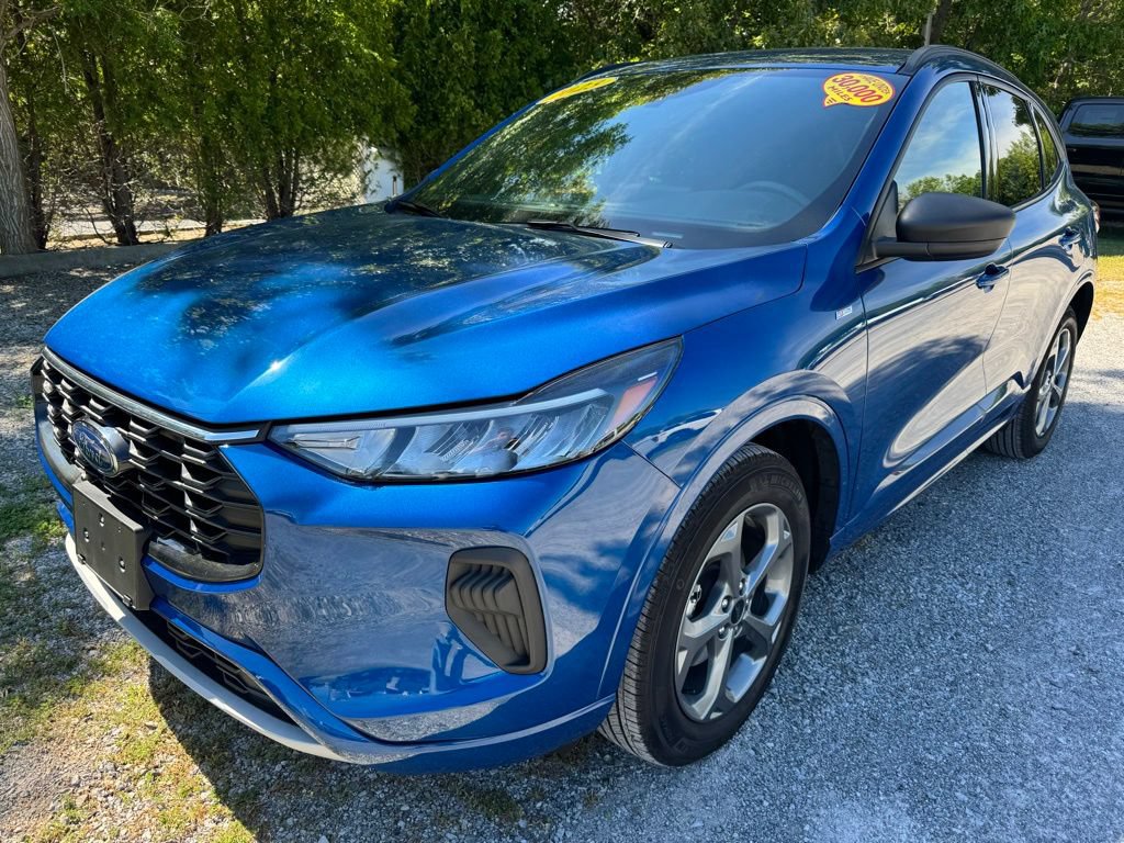 Certified 2023 Ford Escape ST-Line w/ Tech Pack #1 AWD/4WD image 3