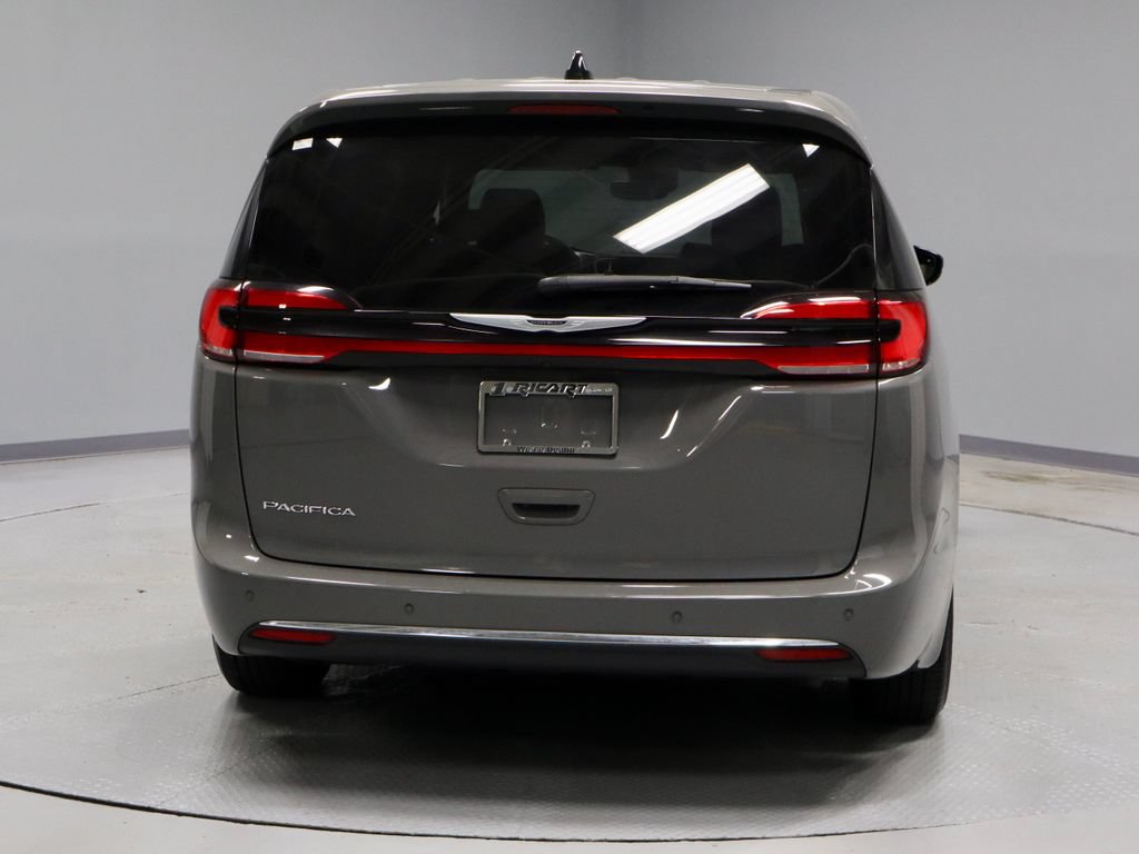 Used 2025 Chrysler Pacifica Select FWD image 11