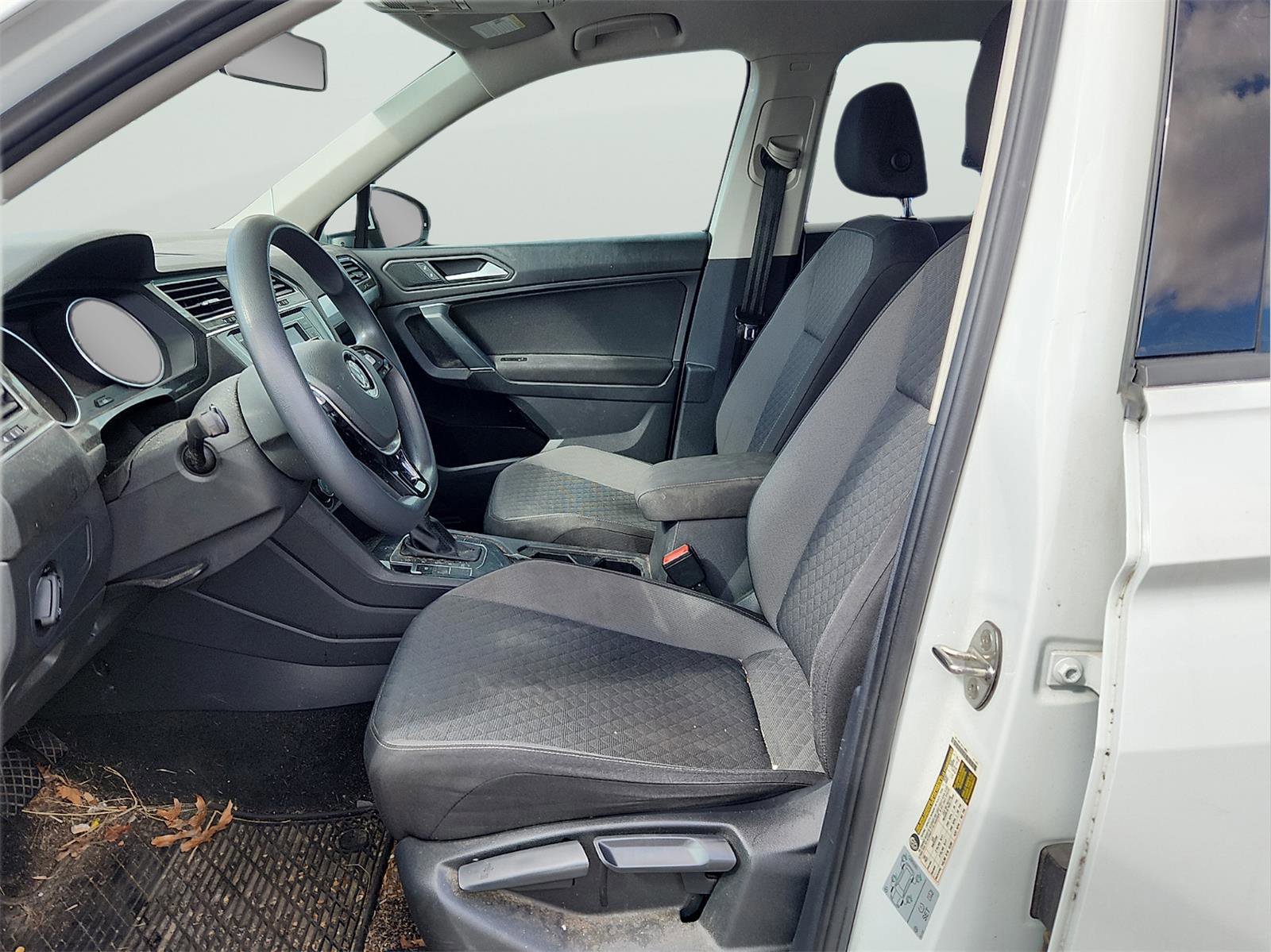 Used 2020 Volkswagen Tiguan S image 10