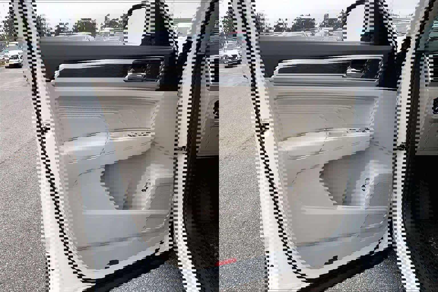 Used 2023 Volkswagen Atlas SE w/ Black Wheel Package image 21