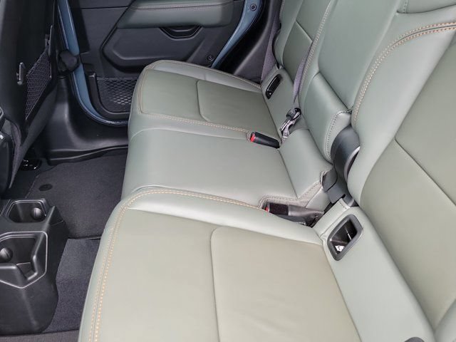Used 2025 Jeep Gladiator Mojave AWD/4WD image 13