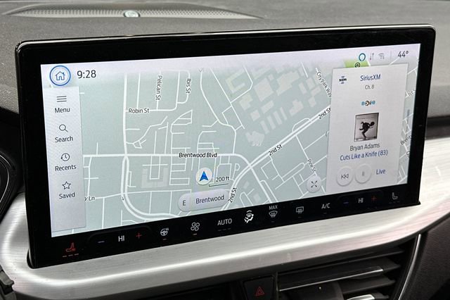 Certified 2023 Ford Escape SE w/ PHEV Premium Package image 17