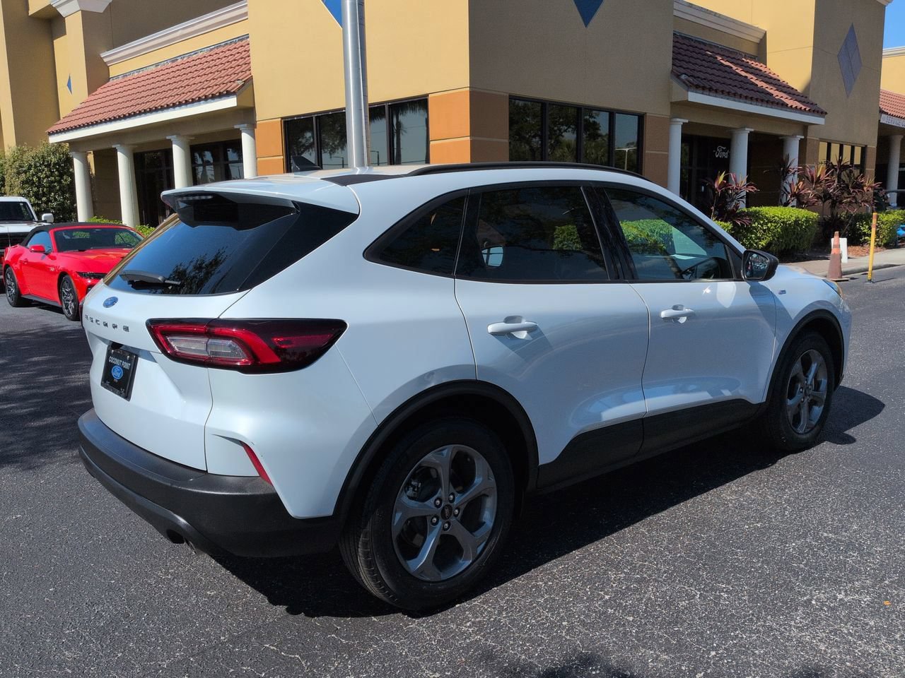 Certified 2025 Ford Escape ST-Line FWD image 4