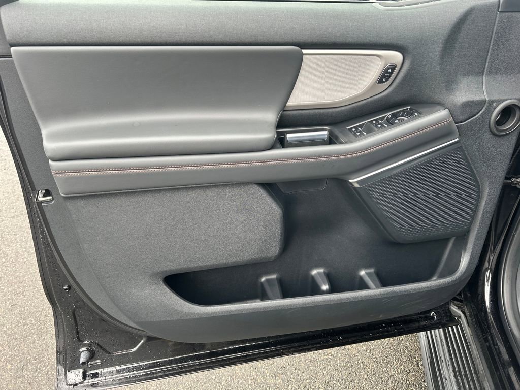 Certified 2025 Ford Expedition Active image 17