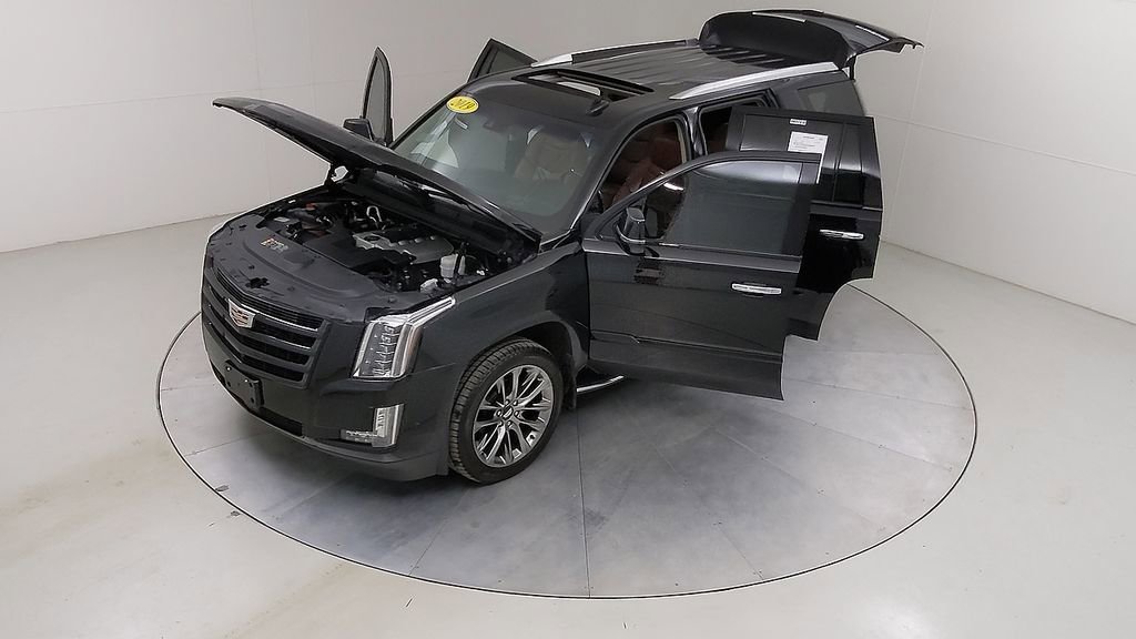 Used 2019 Cadillac Escalade Premium Luxury w/ Escalade Sport Edition AWD/4WD image 59