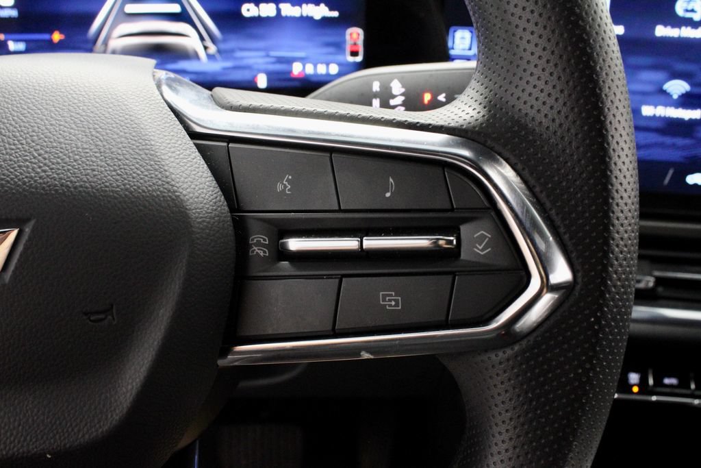 Used 2025 Chevrolet Equinox EV LT FWD image 27