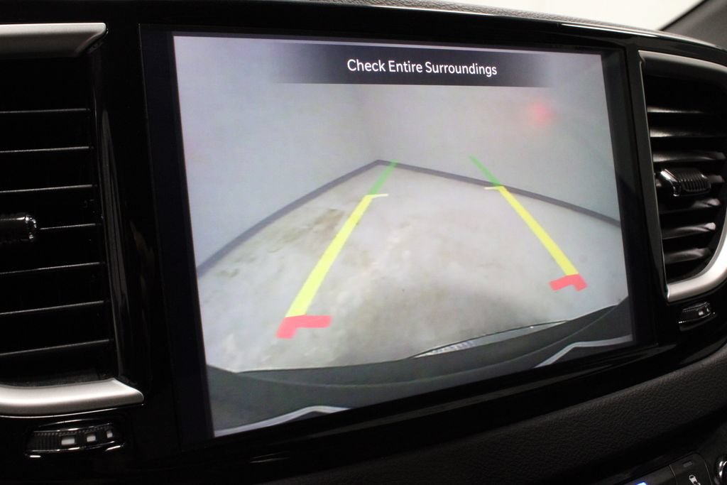 Used 2025 Chrysler Pacifica Select FWD image 3