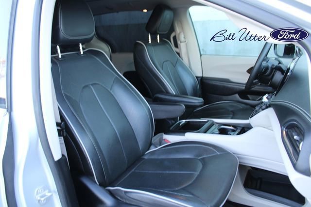 Used 2023 Chrysler Pacifica Limited image 11