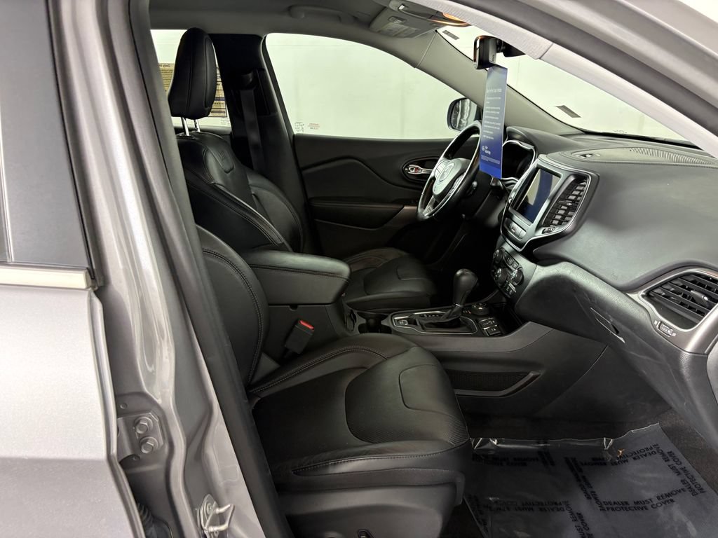 Used 2021 Jeep Cherokee Latitude Lux w/ Comfort/Convenience Group AWD/4WD image 35